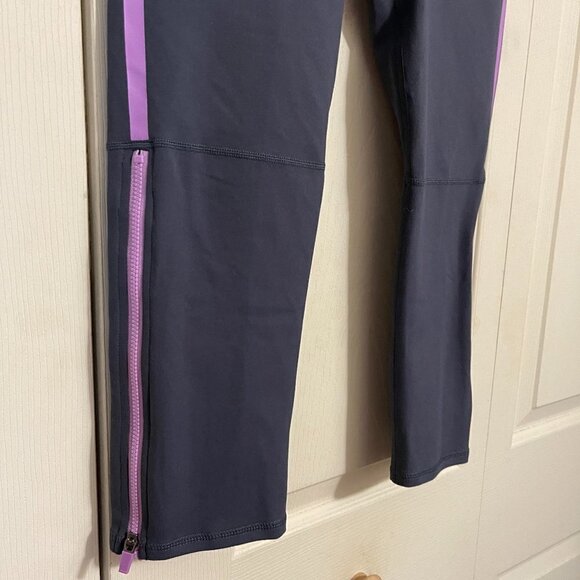 Fabletics Women's EUC Gray Edie Purple Zipper Ankle Cropped Leggings Size Small - Picture 4 of 7